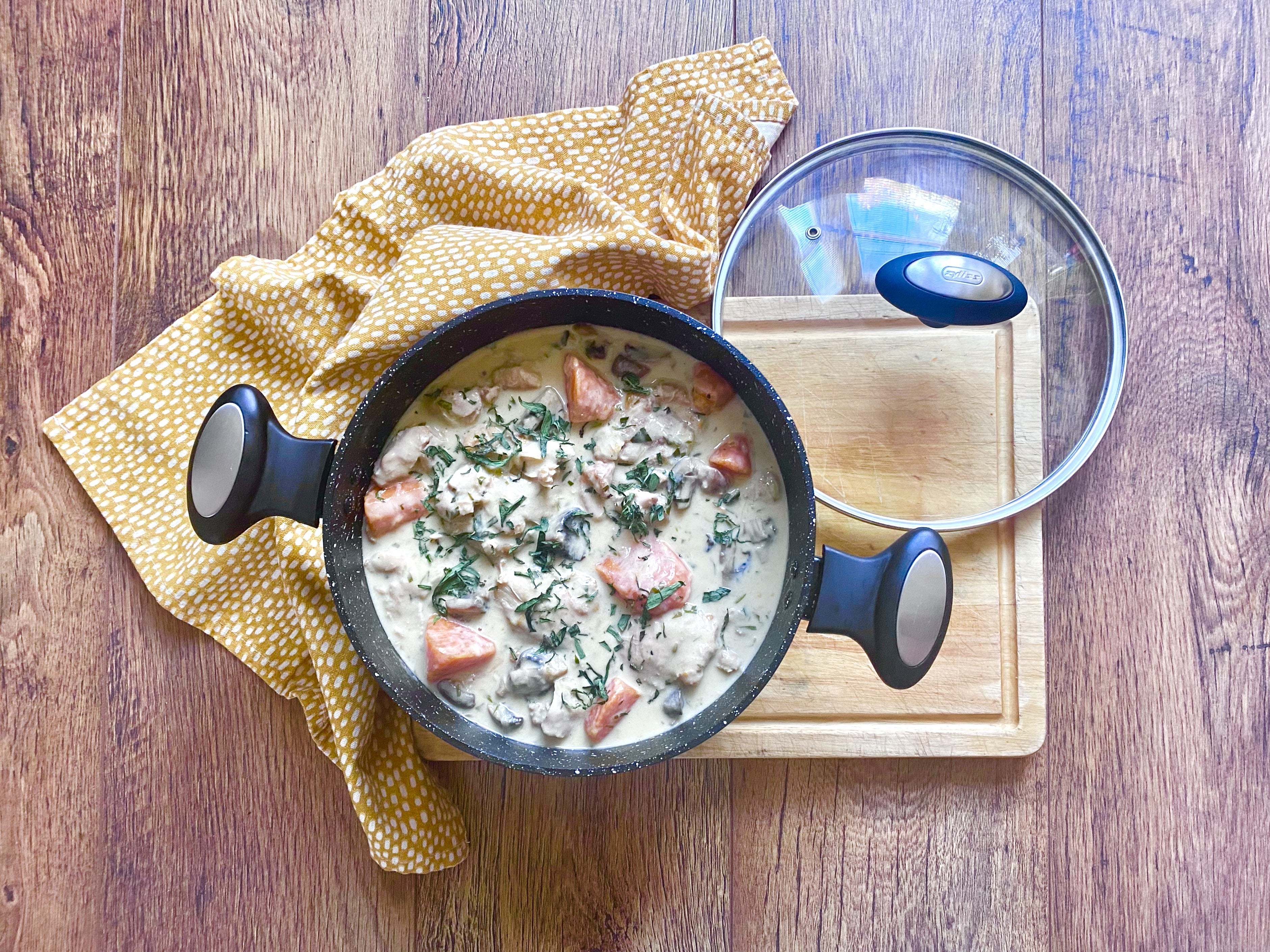 Creamy Braised Chicken in Wine with Tarragon Zyliss UK