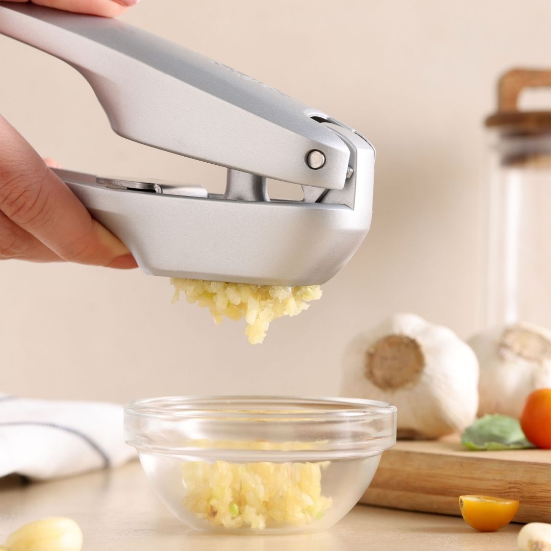 Zyliss Susi 4 Garlic Press – Stainless Steel Swing Grid, No Peel
