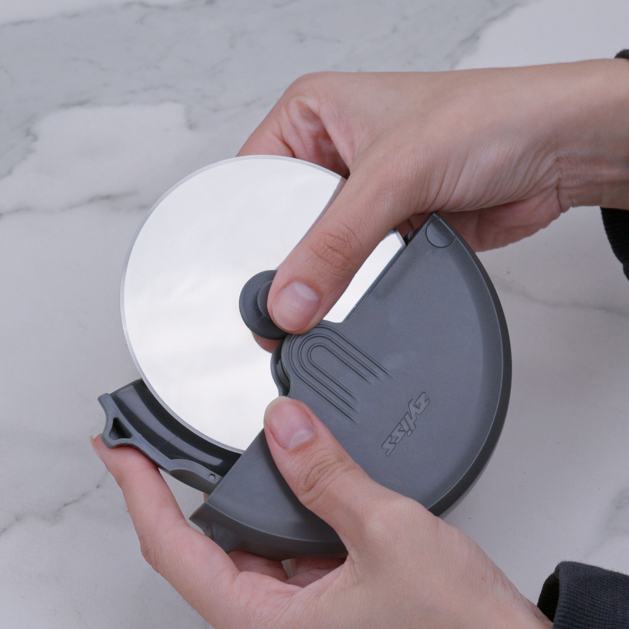 Zyliss Pizza Wheel – Removable Stainless Blade, Dishwasher Safe
