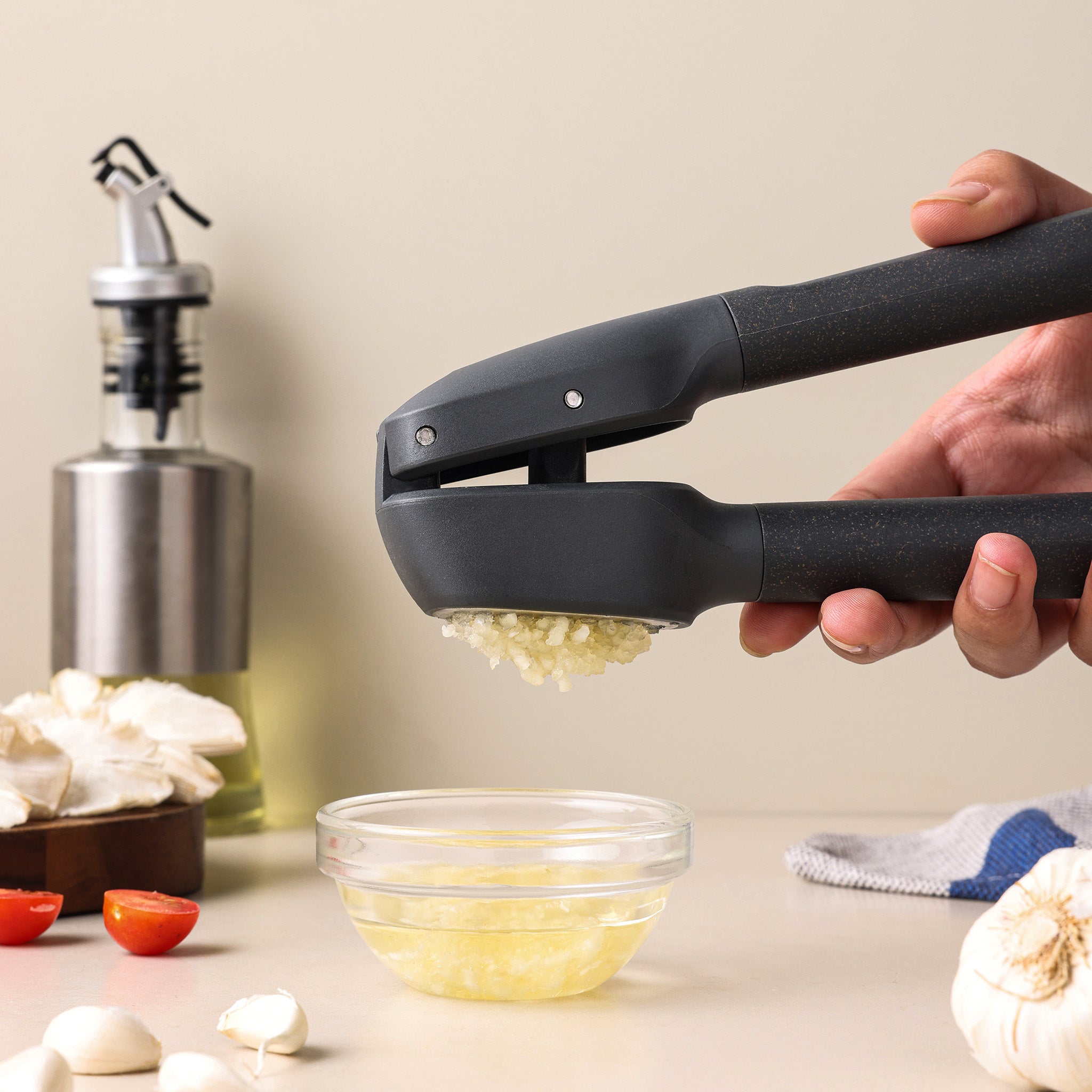 Zyliss Classic Garlic Press – Easy Crush Stainless Steel Garlic