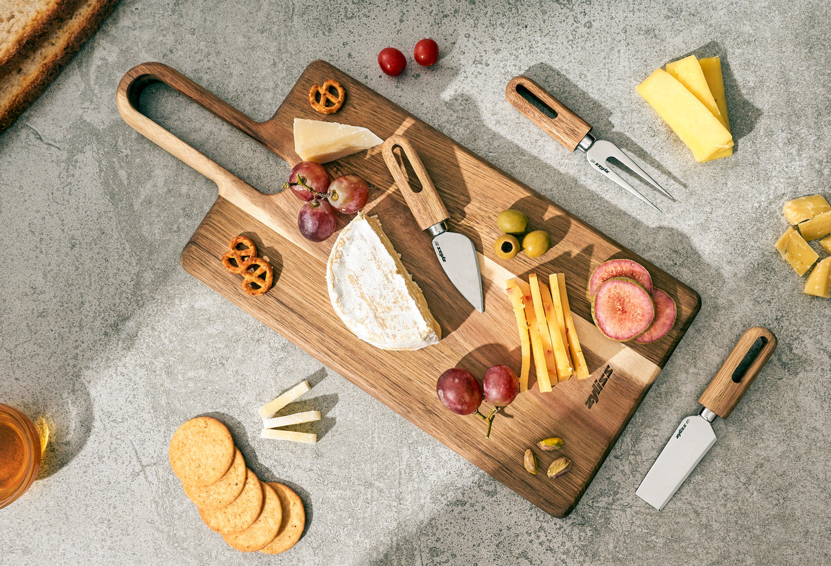 Zyliss Serving Board Acacia Wood M 43x18cm/17x7.1in — lifestyle
