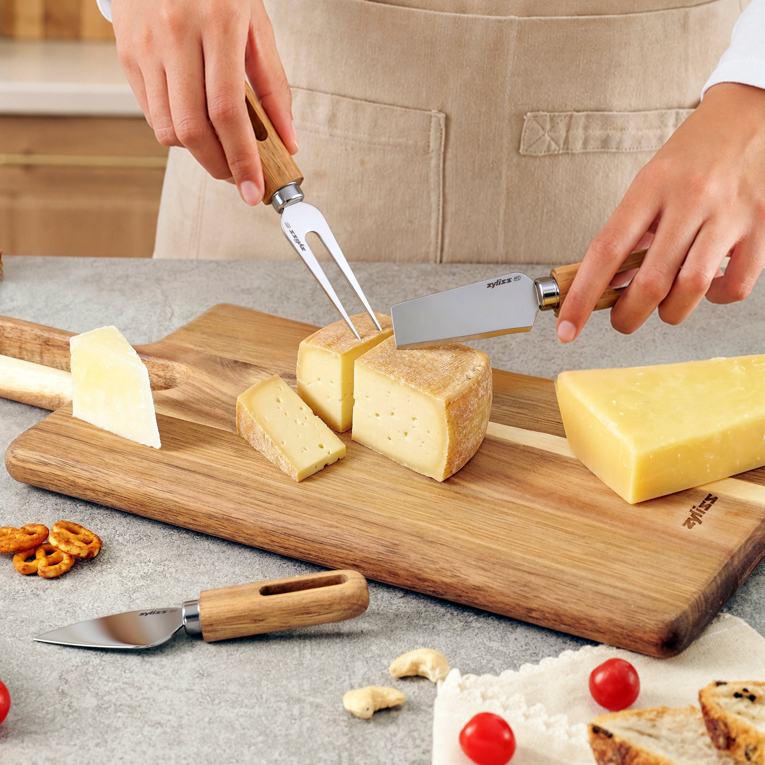 Cheese knives