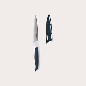 The Zyliss Comfort Serrated Paring Knife 10.5cm / 4¼ features a black and white handle and includes a matching black blade cover, ideal for precise control with delicate fruits and vegetables. 