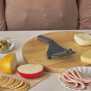 Tranche-fromage rotatif et réglable
